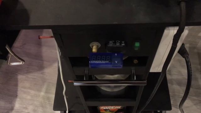 Тележка из супермаркета. Инструментальный столик смотреть онлайн