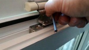 Как отрегулировать фрамужную пластиковую створку?