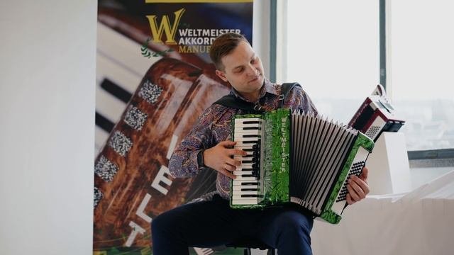 Аккордеон Вельтмайстер Кристал 1/2 Weltmeister Kristall 1/2