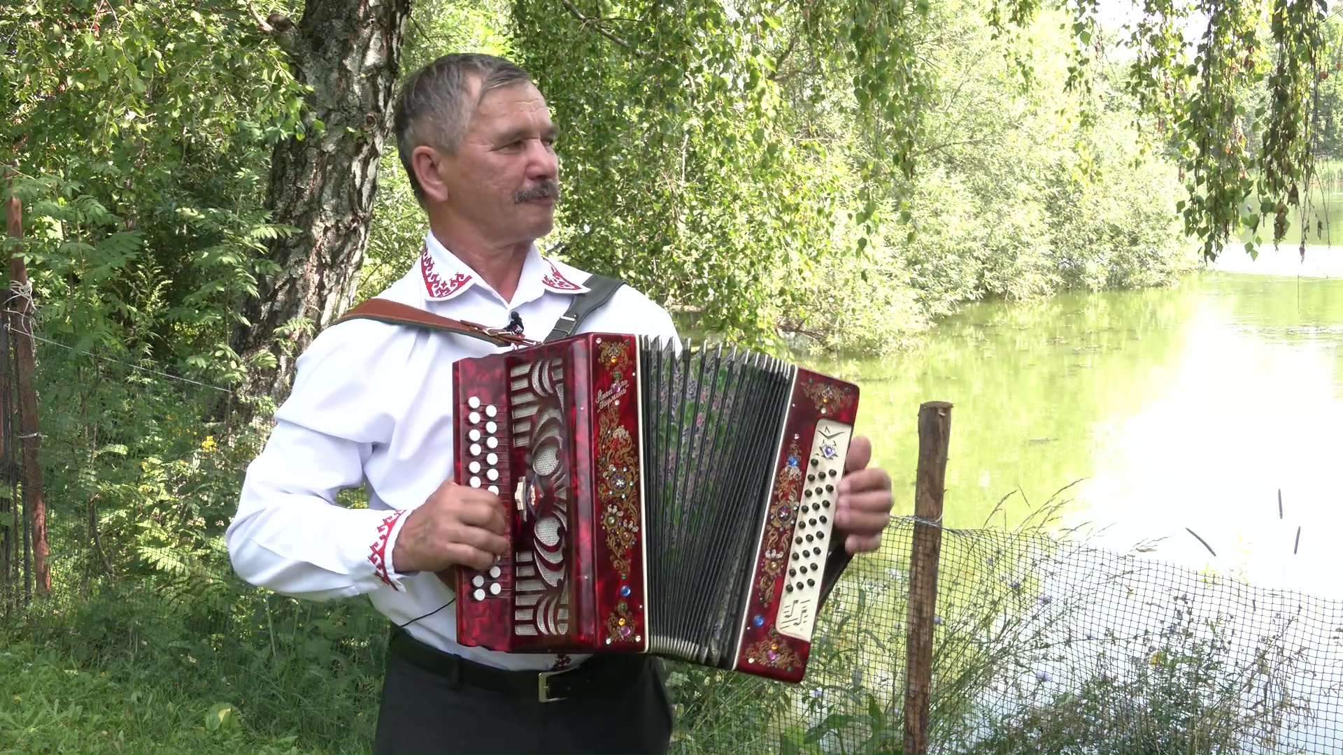 Марийская гармошка. Гармонист из Марий Эл. Марийская гармонь. Башкирский гармонист. Марийские частушки на марийском под гармошку.