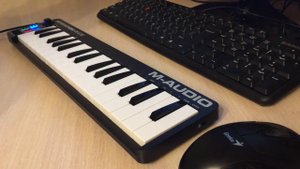 MIDI клавиатура M-Audio mini 32 - игра на ударных