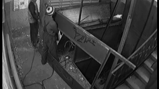 У нас меняют лифт смотреть онлайн