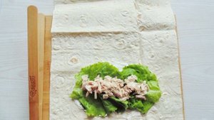 Шаурма с курицей и ананасами