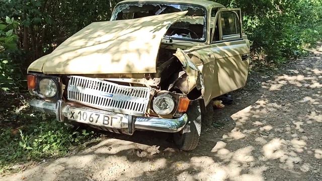 Нашел разбитый брошенный автомобиль