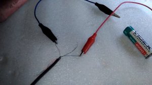 Как отремонтировать наушники с помощью батарейки 1,5 вольта