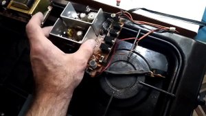 Sharp GF-909. Начало апгрейда. окрашен корпус. Сделаны белые динамики