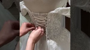 КАК ПРАВИЛЬНО ЗАШНУРОВАТЬ ПЛАТЬЕ?