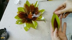 Большой послойный цветок из пластиковых бутылок