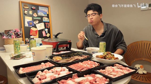 没什么肉！深夜在家煎块战斧牛排吃，配上川香烩牛肋条盖饭蛋白质碳水都拉满！