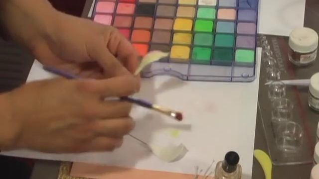 Шеф-кондитер учит, как приготовить пасту Альстромерия для украшения тортов с помадкой смотреть онлайн