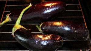 Икра из печеных баклажанов и помидоров