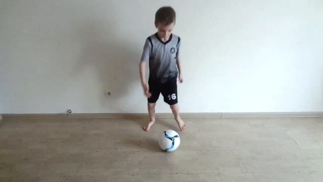 Футбол. Тренировки дома 5. Football training at home 5.