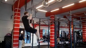 Подъем переворотом на кольцах