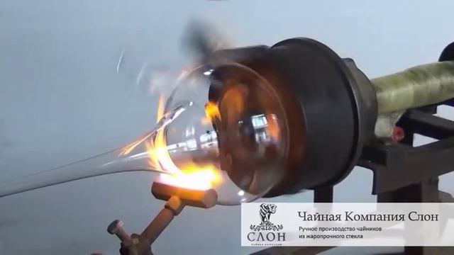 Ручное производство чайников из жаропрочного стекла