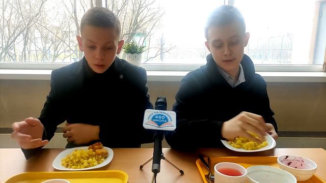Обзор на школьный обед от учеников 7-х классов Аркадия и Даниила смотреть онлайн