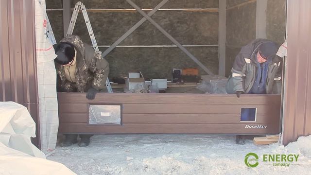 УСТАНОВКА СЕКЦИОННЫХ ВОРОТ С ВРЕЗНЫМИ ОКНАМИ