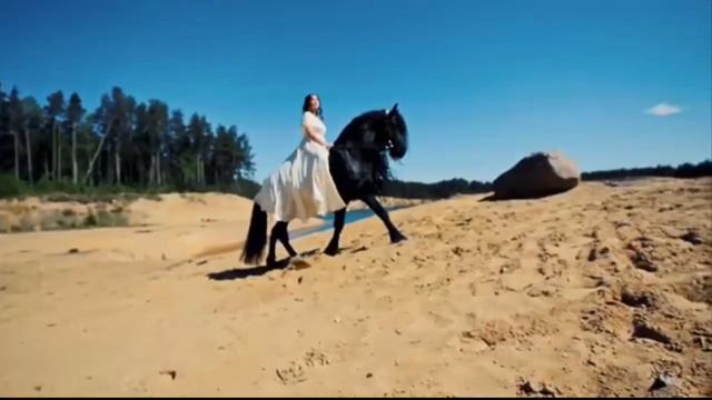 Песня "Очарована, околдована..." Исполняют Александр Стругин и Екатерина Недялкова . смотреть онлайн