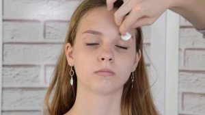 Мягкое осветление бровей осветлителем Taupe SHIK