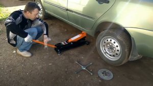 Домкрат Ермак подкатной гидравлический, 3 тонны.