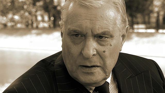 Тот кто недавно полагал что он чем то управляет, оказывается вдруг лежачим неподвижно смотреть онлайн