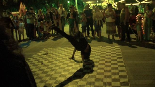 Анапа 10 июня. Как уличные танцоры обманули зрителей! Открытие сезона! смотреть онлайн