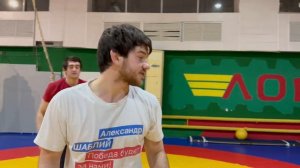 Захват руки сбоку, все варианты завязывания руки в вольной борьбе