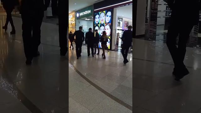 Быдло охрана в ТЦ "Океания" на м.Славянском бульваре