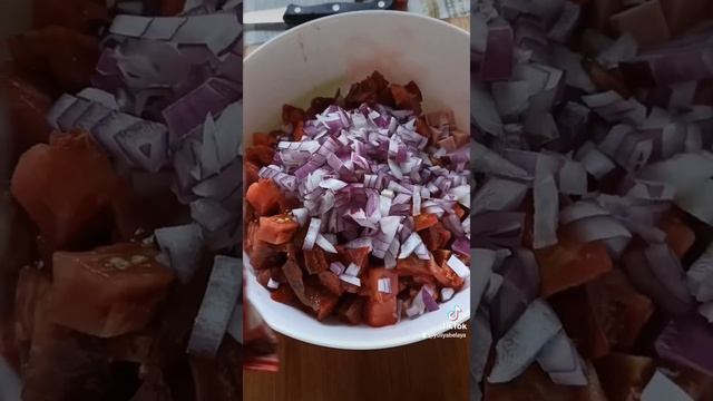 салат с сухариками / вредный, но очень вкусный ?/ рецепты