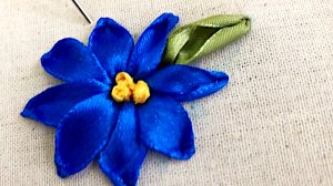 Вышивка лентами. Вышиваем простой СИНИЙ ЦВЕТОК. Подробный мастер класс для начинающих