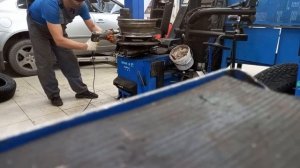 Чистка диска для забортовки  безкамерной шины.