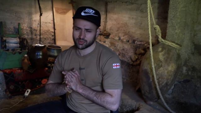 Georgian qvevri.Kaxeti.Грузия.Кахетия.Закладываем квеври в погреб