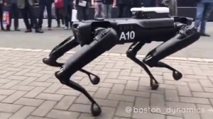 Робот Spot Mini от Boston Dynamics прогулялся по улицам Ганновера