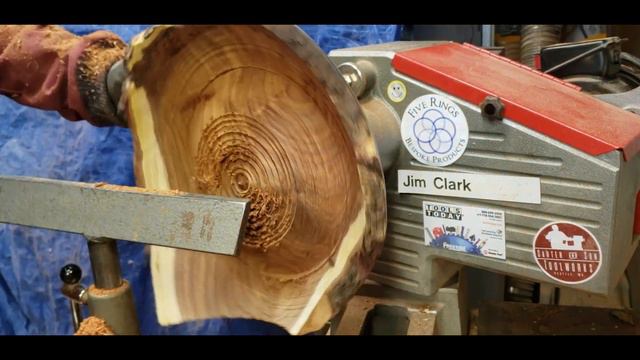 Woodturning Shoestring Acacia chip and dip bowl--This looks unusable, but there's beauty inside смотреть онлайн