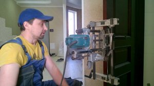 Установка межкомнатных дверей