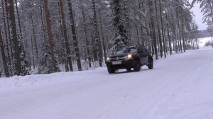 Рено Дастер (трогаемся в горку по снежку)