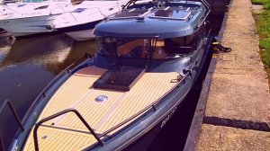 Катер алюминиевый XO 270 Front Cabin  для прогулок по реке| Yachts Expert