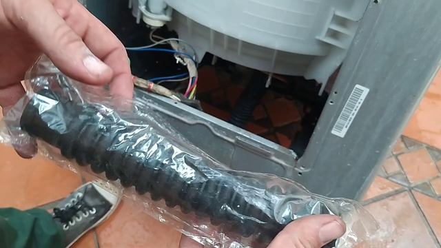 Porque mi lavadora bota agua por debajo смотреть онлайн