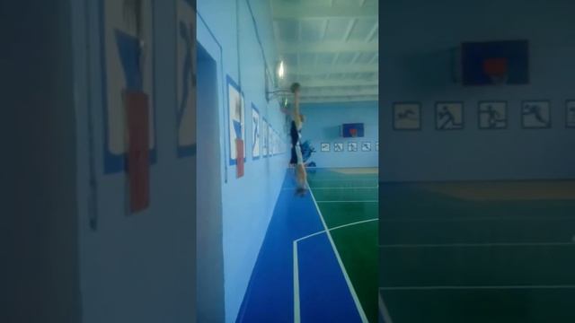 первый данк, двумя руками смотреть онлайн