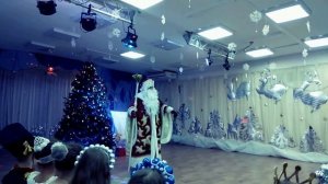 Дед Мороз  зажигает в детском саду)))