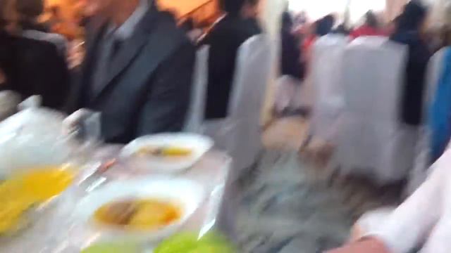 Парень ржет над непонятным фруктом смотреть онлайн