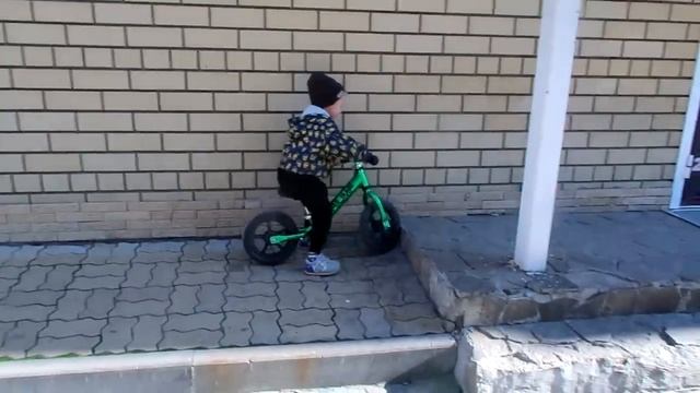 vlog ? НЕОЖИДАННЫЙ ПОДАРОК / БЕГОВЕЛ / РОЛЛЫ ИЗ ПЕРЛОВКИ, НО ЭТО НЕ ТОЧНО смотреть онлайн