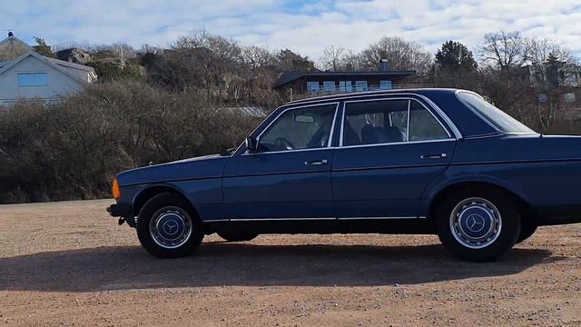 15698 - Mercedes-Benz 250 W123 — 1979 смотреть онлайн