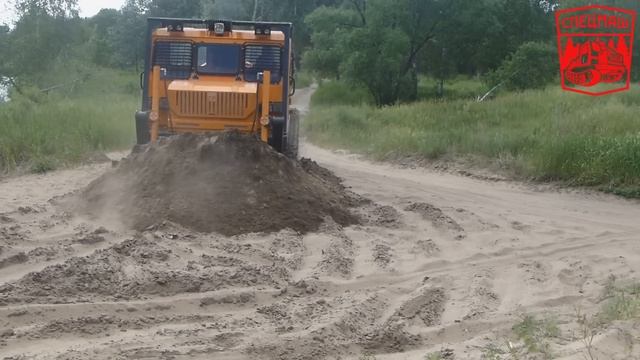 Алтайский трелевщик МГ4 (ТТ-4) с бульдозерным отвалом смотреть онлайн