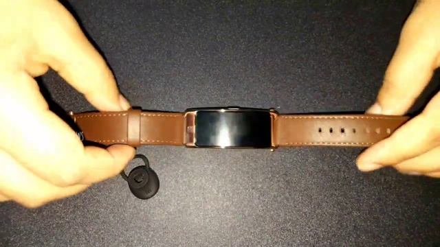 Huawei TalkBand B6 | Huawei TalkBand B6 Unboxing | Huawei TalkBand B6 First Impressions смотреть онлайн