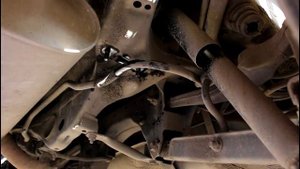 Замена втулок заднего стабилизатора Nissan Qashqai 2,0 Ниссан Кашкай 2012 года