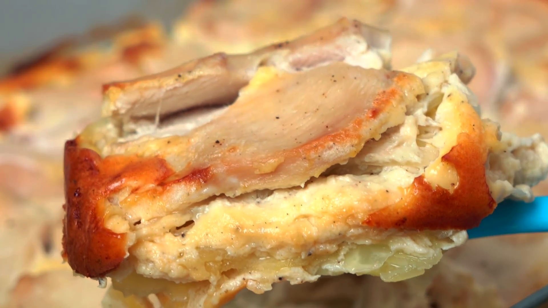 Запеканка с курицей. Вкусный ОБЕД, ДЛЯ ТЕХ КТО ЗАНЯТ. Сложил, Залил и в Духовку . смотреть онлайн