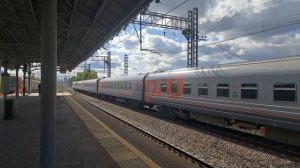 Электровоз ЭП20-079 с пассажирским поездом съезжает с МЦК на Ленинградское направление.