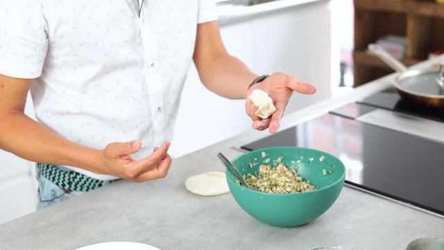 Crispy Smoked Tofu Gyoza with Tofoo! | Saturday Specials смотреть онлайн