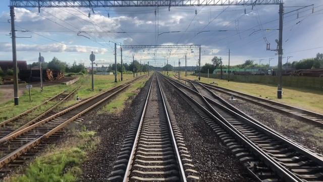 ЖЕЛЕЗНАЯ ДОРОГА. Поезд. Train. Вид из окна последнего вагона.
