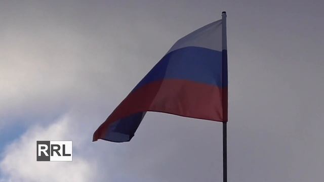 Russian flag in the wind + anthem (720p). смотреть онлайн